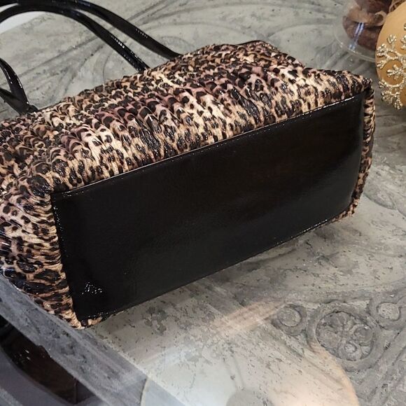 NINE WEST  women's LARGE ANIMAL PRINT  TOTE bag - Picture 4 of 9